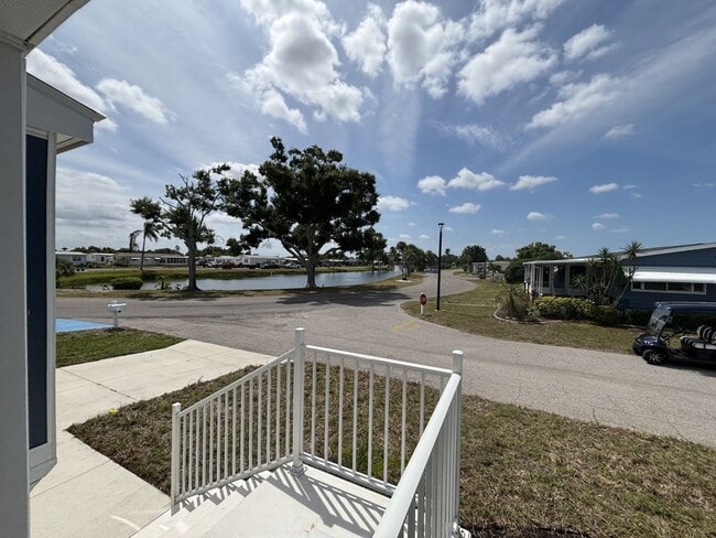 Building Photo - 937 W Questa Ave