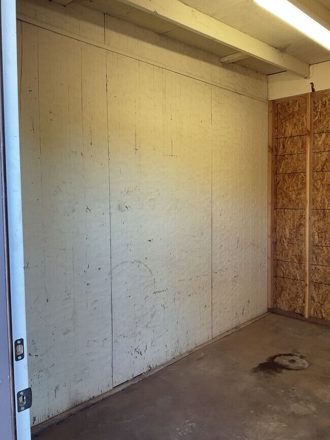 Building Photo - 5519 Paloma Ave
