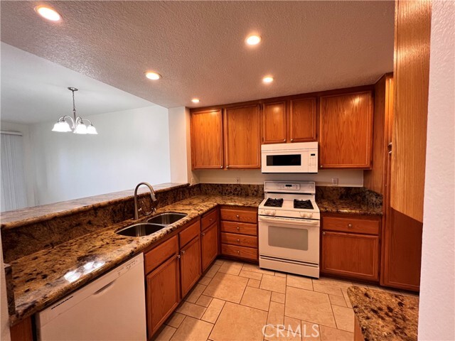 Building Photo - 12 Verdin Ln