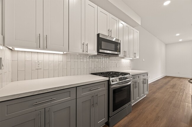 Building Photo - 1502 Hussion St