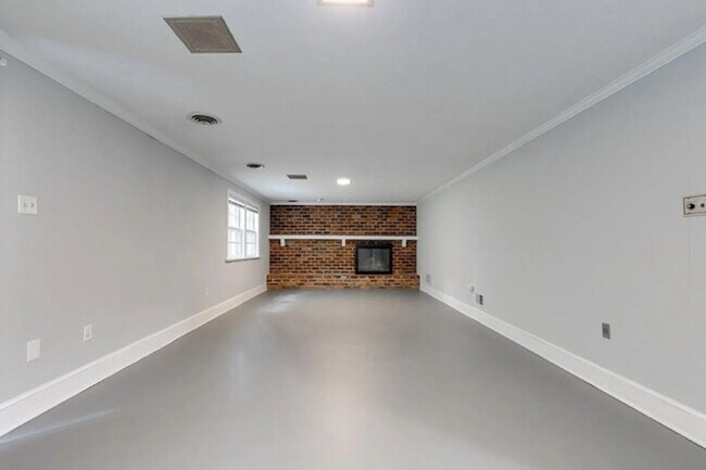 Building Photo - 5001 Southmoor Rd