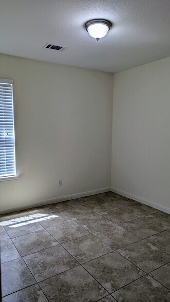 Building Photo - 16310 Cole Bridge Ln