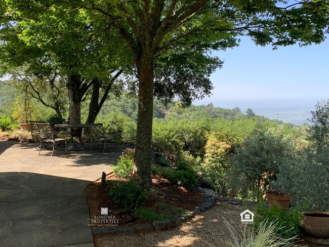 Building Photo - Stunning 3BD/2.5BA Home with Breathtaking ...