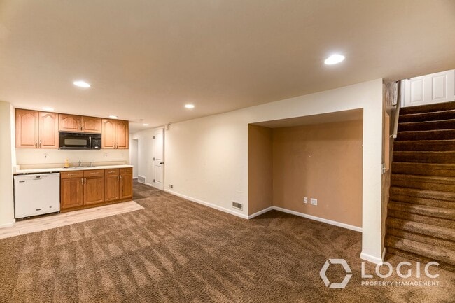 Building Photo - 756 E 8280 S
