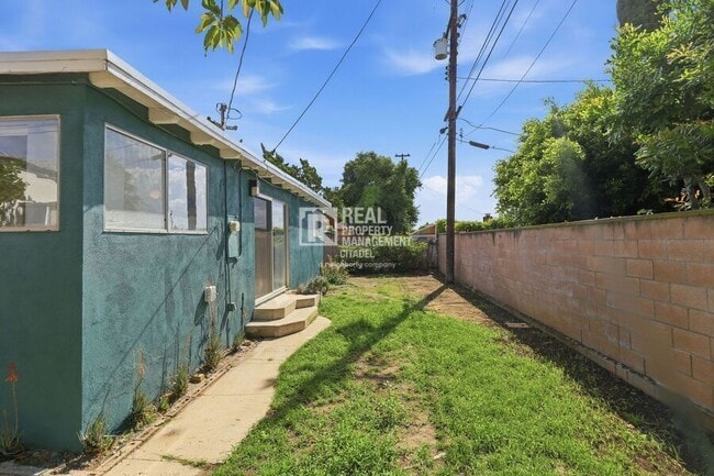 Building Photo - 726 primrose-