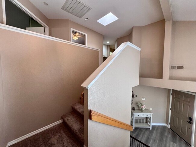 Building Photo - Beautiful 4 Bedroom Pool Home with Solar i...