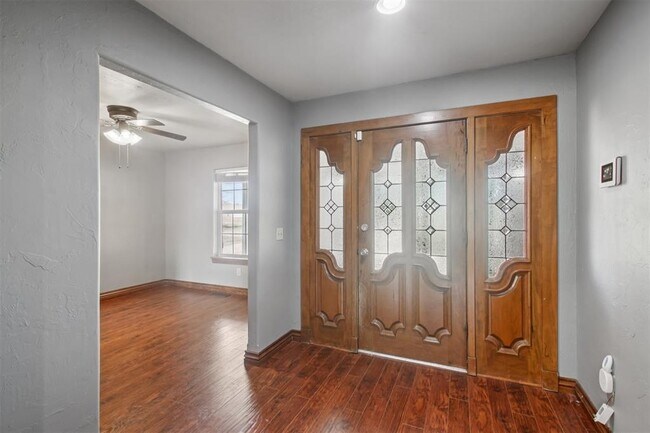 Building Photo - 10516 NW 16th St