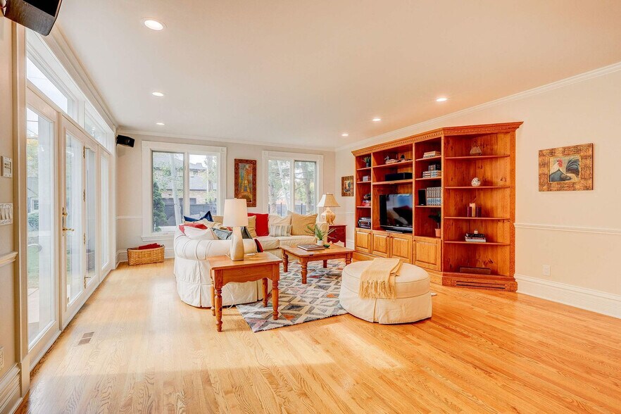 Building Photo - 2105 S Fillmore St