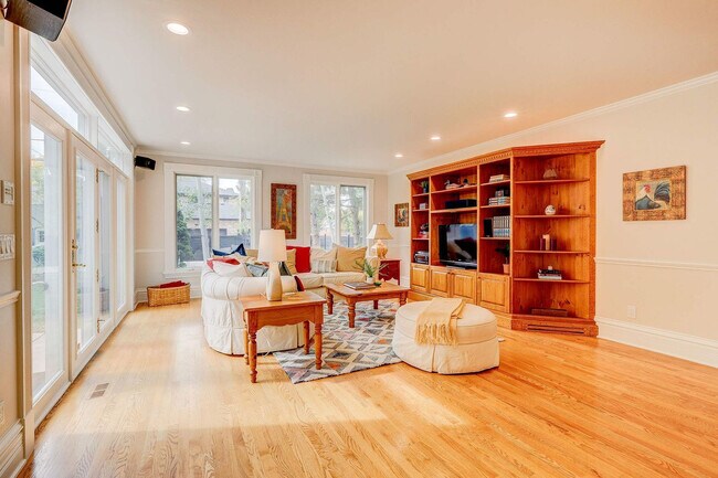 Building Photo - 2105 S Fillmore St