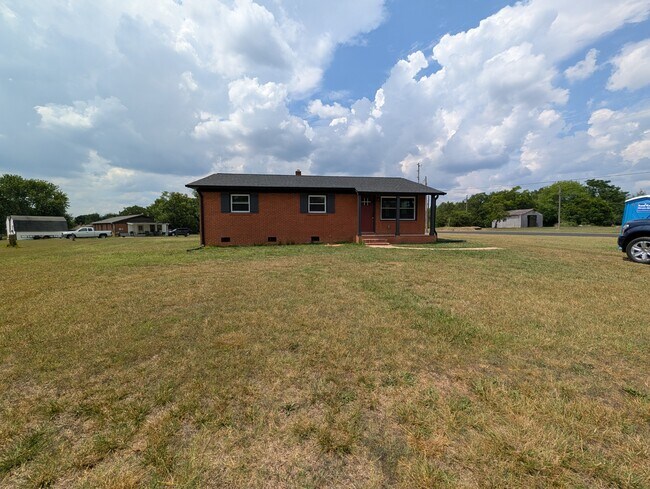 Building Photo - 202 Ebenezer Rd