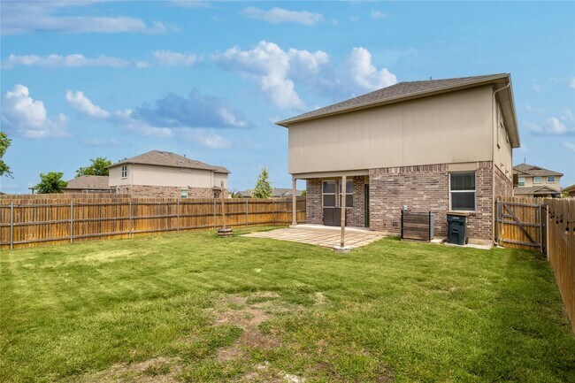 Building Photo - 445 Shiner Ln