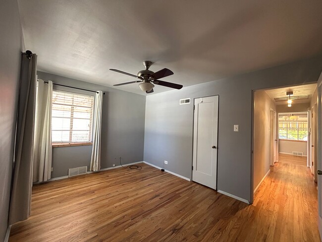 Building Photo - $0 DEPOSIT OPTIONS. CHARMING 4-BEDROOM HOM...