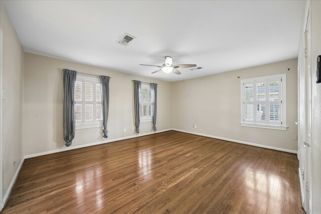 Building Photo - 2316 Wordsworth St