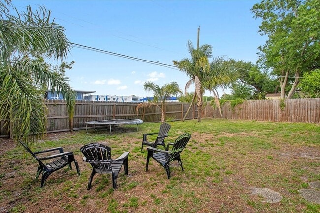 Building Photo - 4215 W Bay Vista Ave