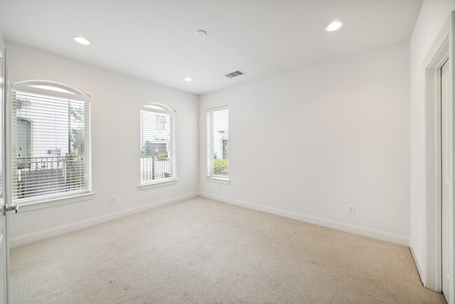 Building Photo - 1259 Bonner St