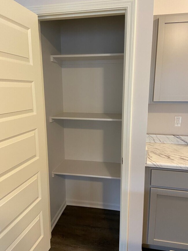 Building Photo - DON’T WAIT — PRE-LEASING NOW! 3 Bed + 2 Bath Home in Oak Wood