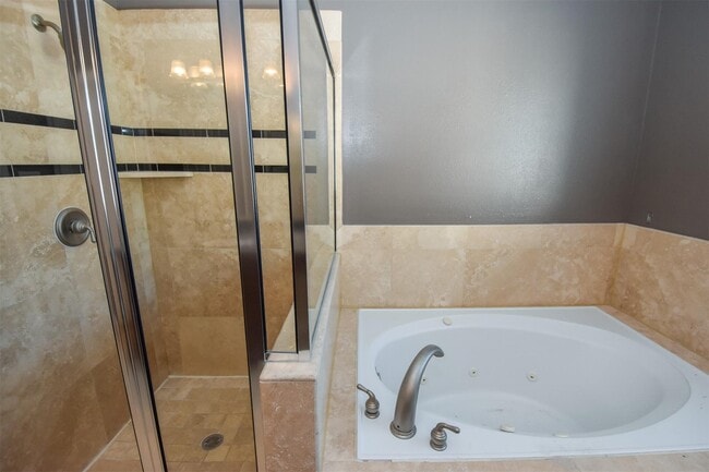 Building Photo - 1141 W 24th St