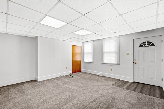 Building Photo - 2015 Jane St
