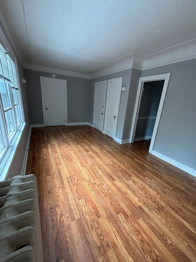 Building Photo - Charming One Bed Room in Grosse Pointe