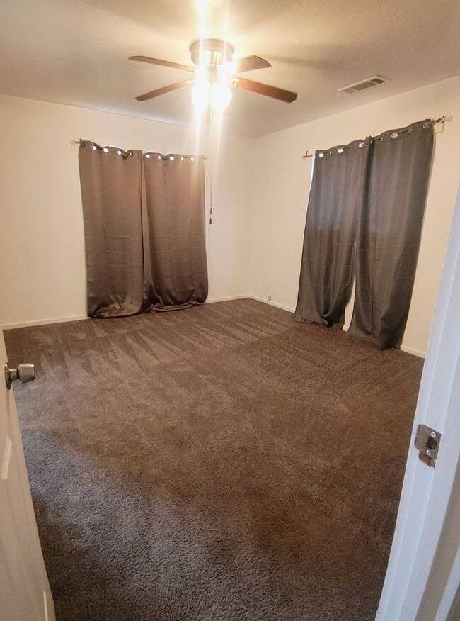 Building Photo - 11058 Jones St