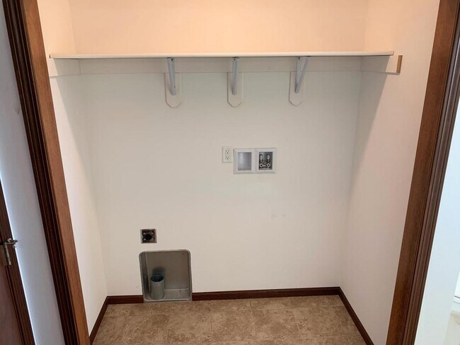 Building Photo - 7112 Brehm St