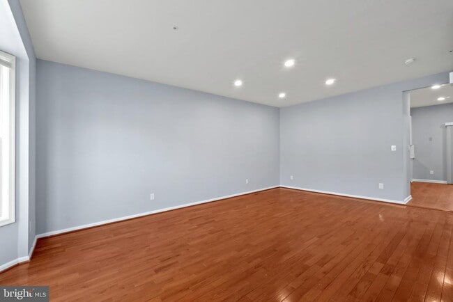 Building Photo - 7910 Beach Plum Ln