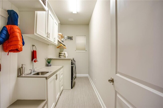 Building Photo - 2236 Long Bow Dr