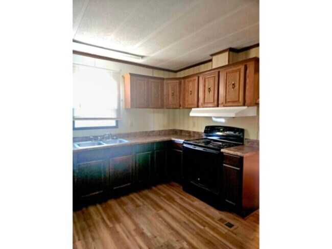 Building Photo - 649-95a Hwy 95A N