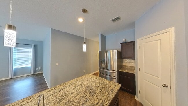 Building Photo - 3920 Loon Ln
