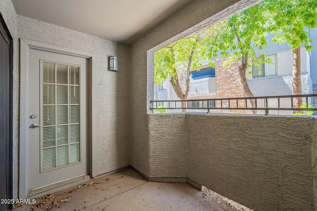 Building Photo - 2025 E Campbell Ave