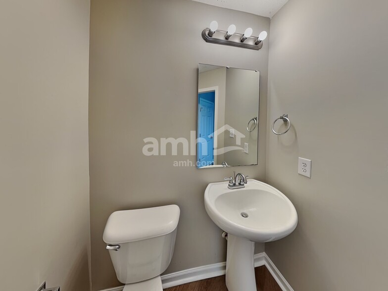 Building Photo - 1183 Fiesta Dr