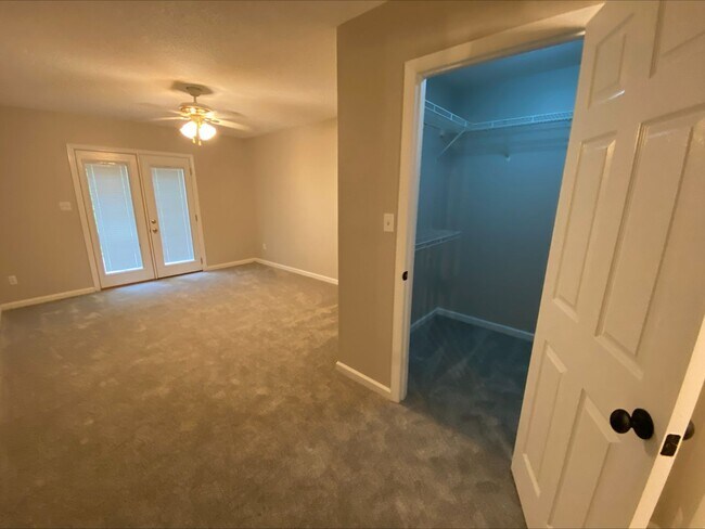 Building Photo - BEAUTIFUL 3 BEDROOM CONDO IN THE HARDIN VALLEY AREA!!!