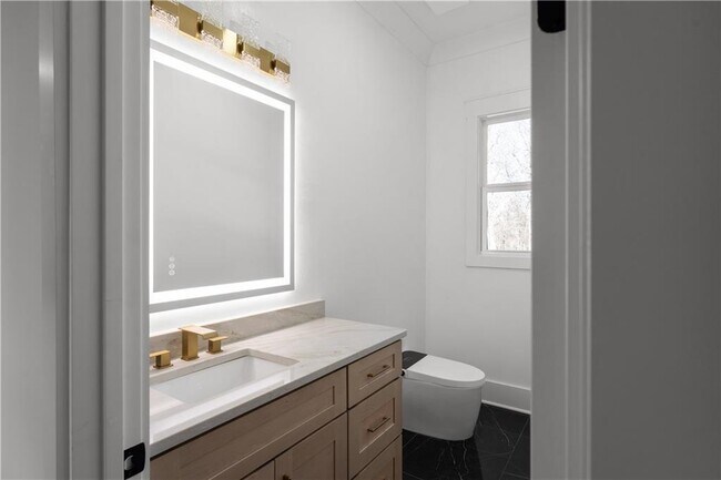 Building Photo - 407 Buford