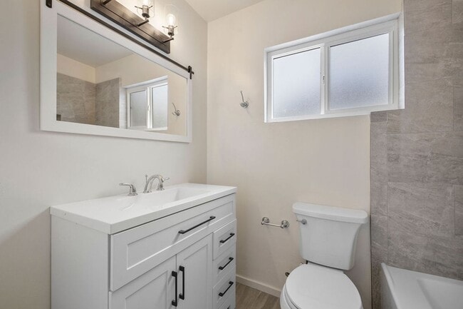 Building Photo - Beautiful Remodeled 3 Bedroom Duplex