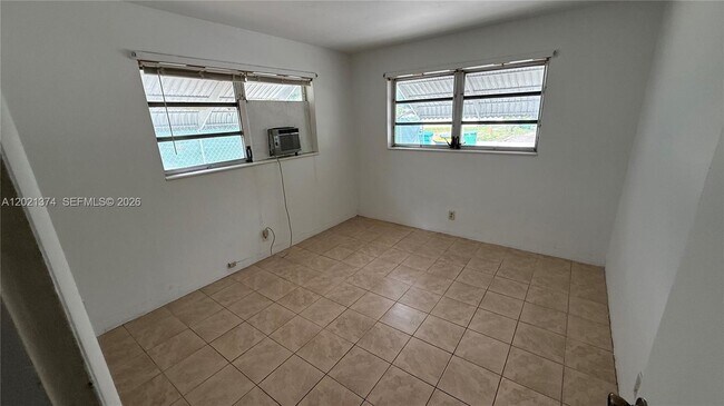 Building Photo - 4940 SW 28th Terrace