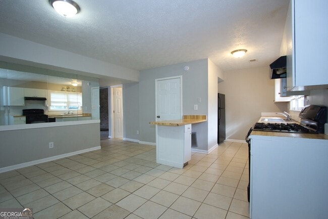 Building Photo - 2139 Golfview Dr SE