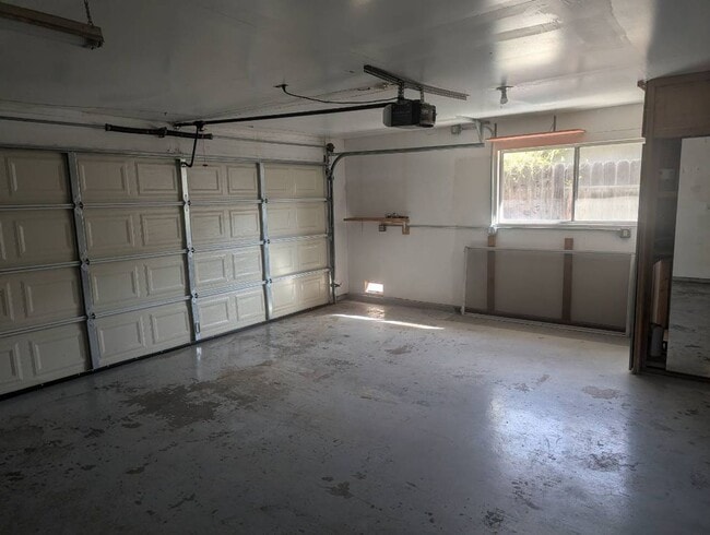 Building Photo - Beautiful 4 Bedroom House in NW Bakersfield with Pool!