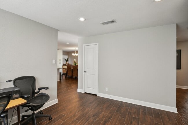 Building Photo - 1006 Glacier Hill Dr
