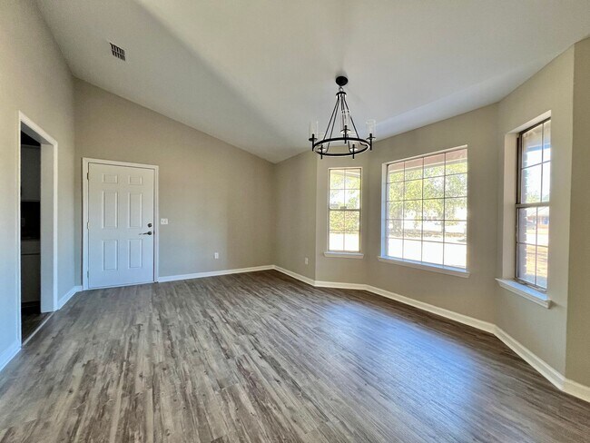 Building Photo - COMING MID-MAY 2026! (Pet Friendly)