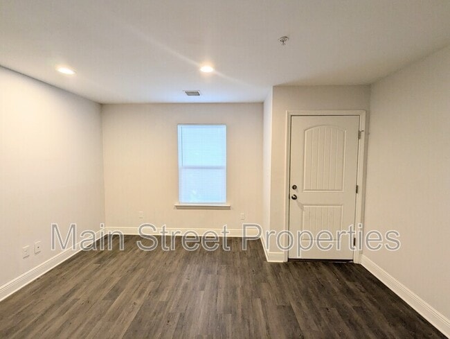 Building Photo - 313 N Navy Blvd