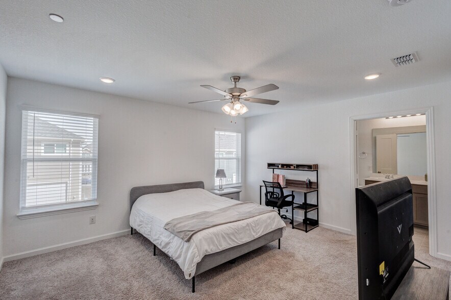 Building Photo - 3720 Star Mesa St