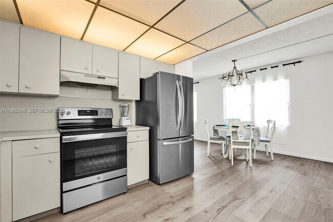 Building Photo - 400 SW 134th Way