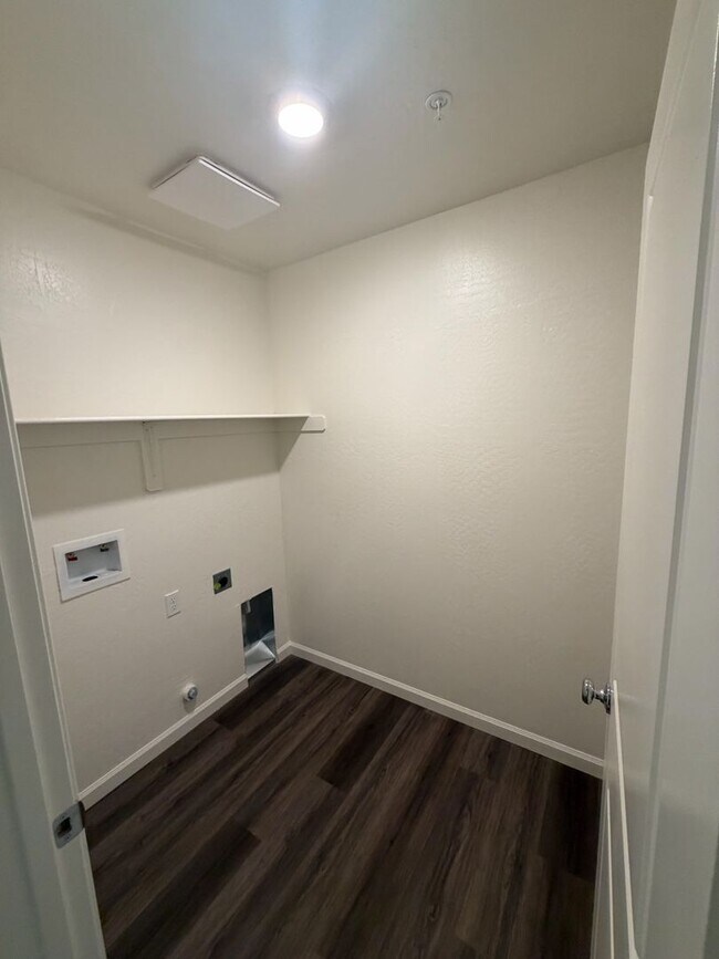 Building Photo - Brand New Turnkey Home