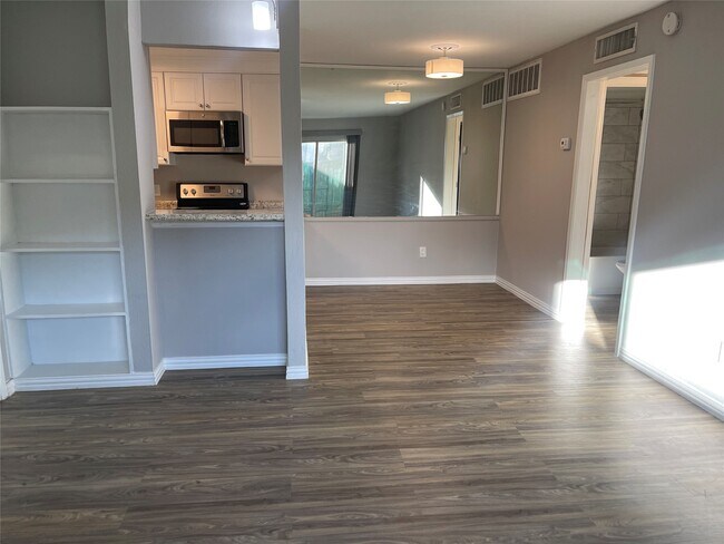 Building Photo - 1516 Bay Area Blvd