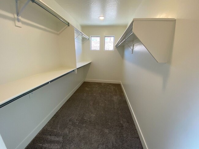 Building Photo - Beautiful 4 bed and 2.5 Bath in Desert Bluff Townhomes at Desert Canyons