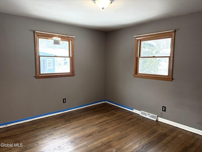 Building Photo - 10 Willey St