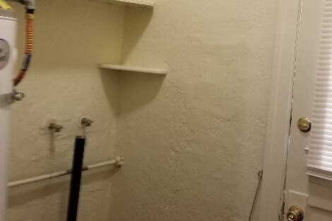 lndry rm - 1014 Newport Ave