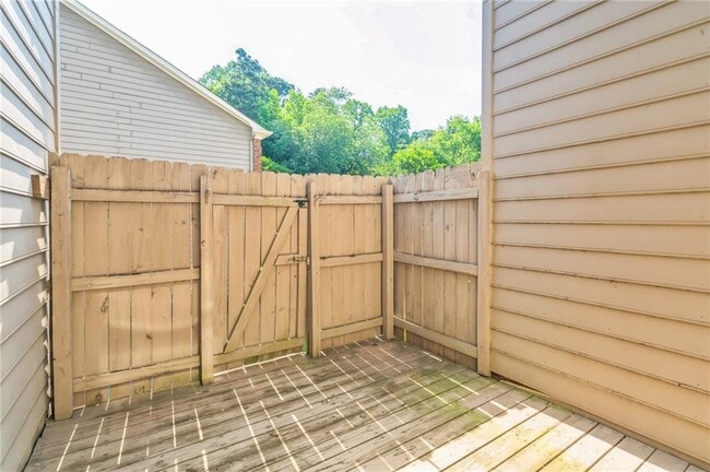 Building Photo - 4047 Elm St