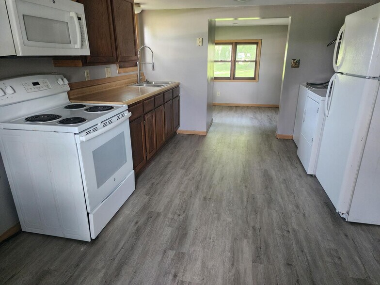 Building Photo - 325 3rd Ave SW