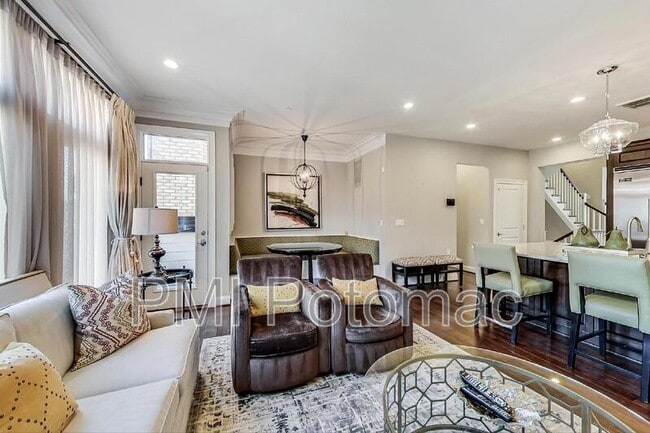 Building Photo - 10821 Symphony Park Dr